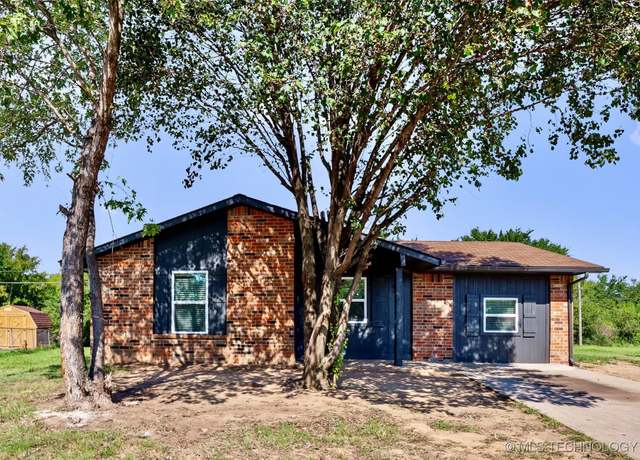 Property at 401 E 25th St, Okmulgee, OK 74447, 4 beds, 1 bath