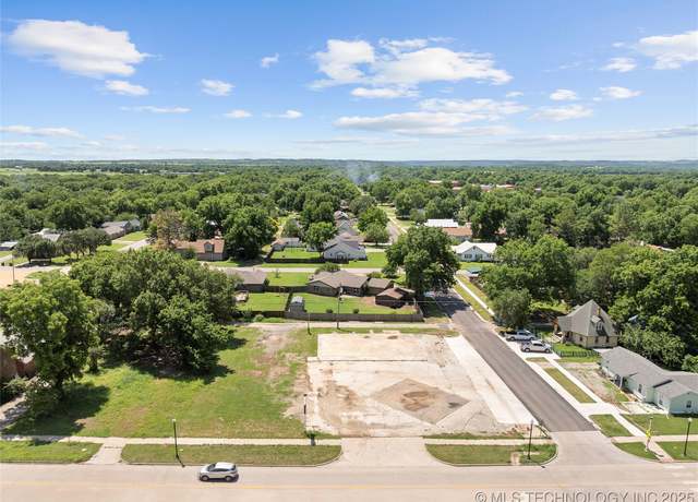 Property at 602 E Main St, Davis, OK 73030