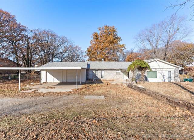 Property at 110 Hickory Hill Rd, Sapulpa, OK 74066, 4 beds, 2 baths