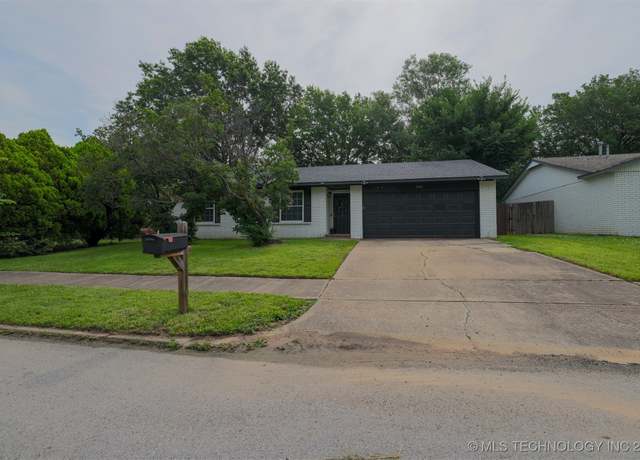 Property at 4341 S Elm Ave, Broken Arrow, OK 74011, 3 beds, 2 baths