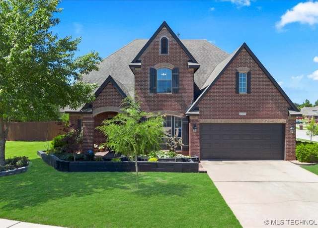 Property at 3000 S Tamarack Ave, Broken Arrow, OK 74012, 5 beds, 4 baths