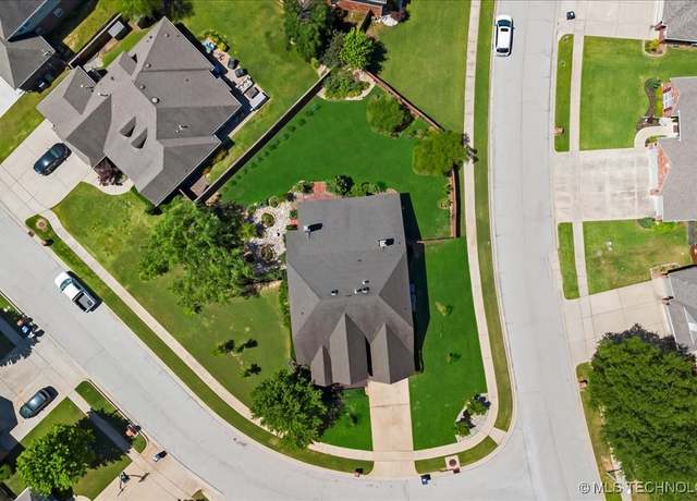 Property at 3000 S Tamarack Ave, Broken Arrow, OK 74012, 5 beds, 4 baths