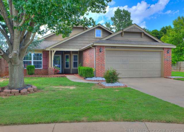 Property at 8333 E 160th St S, Bixby, OK 74008, 3 beds, 2 baths