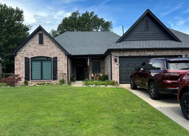 Property at 1821 W Lincoln St N, Broken Arrow, OK 74012, 3 beds, 2 baths