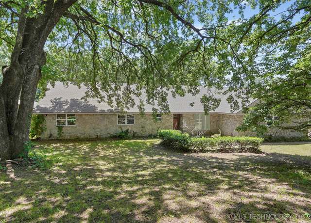 Property at 3740 E 104th St, Tulsa, OK 74137, 4 beds, 2 baths