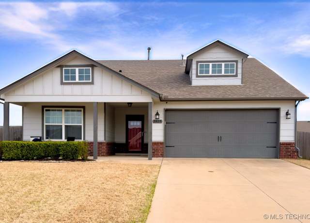 Property at 3409 E Sandusky St, Broken Arrow, OK 74014, 3 beds, 2 baths