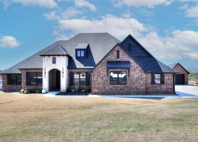 Property at 5112 E Madison St, Claremore, OK 74019, 4 beds, 2.5 baths