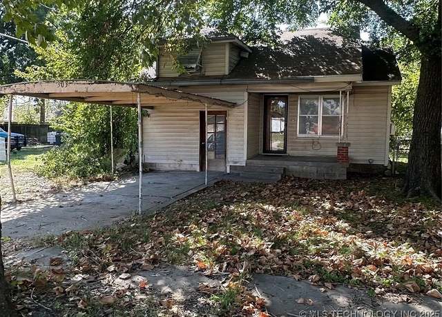 Property at 303 S B, Davis, OK 73030, 2 beds, 1.5 baths