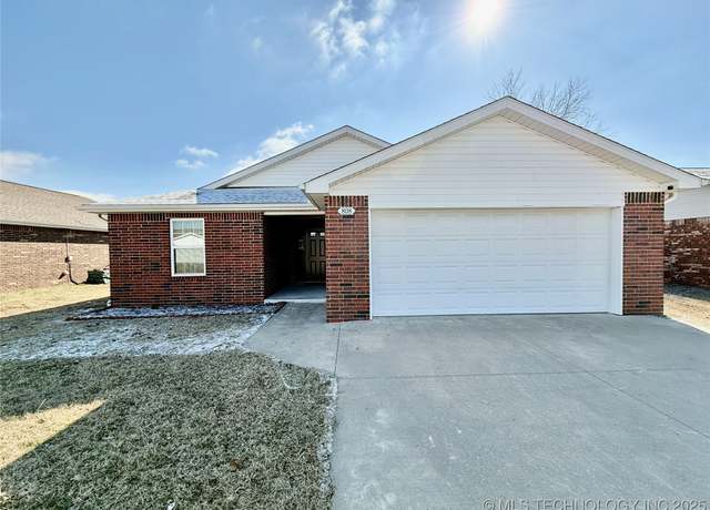 Property at 808 Bonnie Ave, Pryor, OK 74361, 3 beds, 2 baths