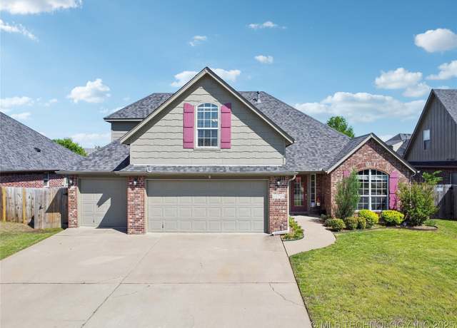 Property at 11729 S Willow St, Jenks, OK 74037, 4 beds, 3 baths