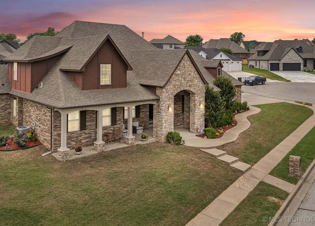 Property at 9512 N 144th EastAvenue, Owasso, OK 74055, 5 beds, 4.5 baths
