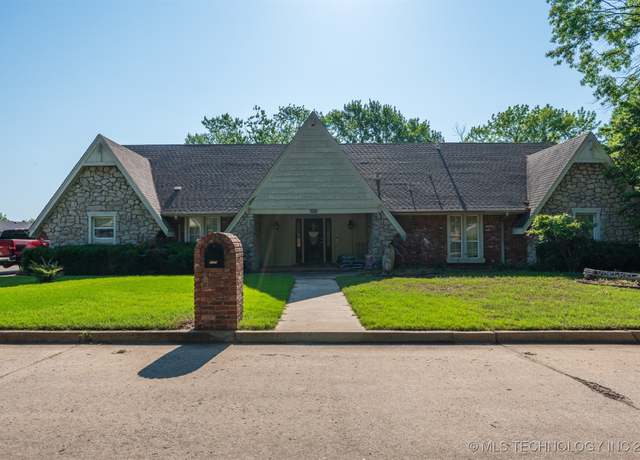 Property at 4105 S Fern Pl, Broken Arrow, OK 74011, 4 beds, 3 baths