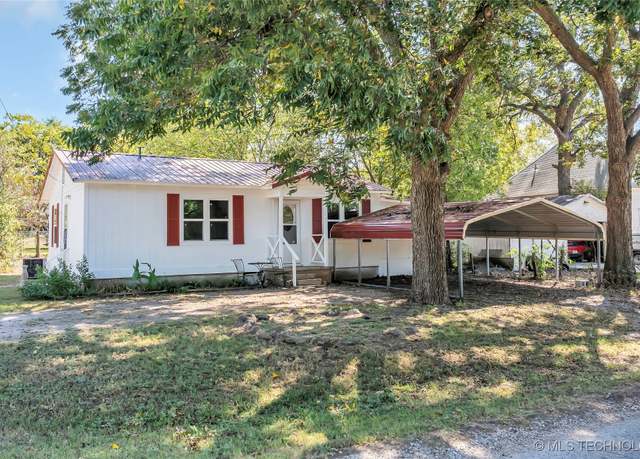Property at 713 W 13th St, Sulphur, OK 73086, 2 beds, 1 bath