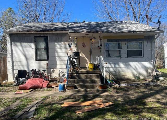 Property at 2105 S Johnstone, Bartlesville, OK 74003, 2 beds, 1 bath
