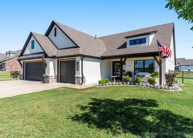 Property at 11 E 167th St S, Glenpool, OK 74033, 3 beds, 2 baths
