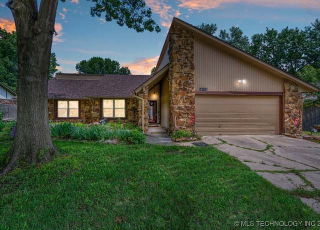 Property at 2528 W Commercial St, Broken Arrow, OK 74012, 3 beds, 2 baths