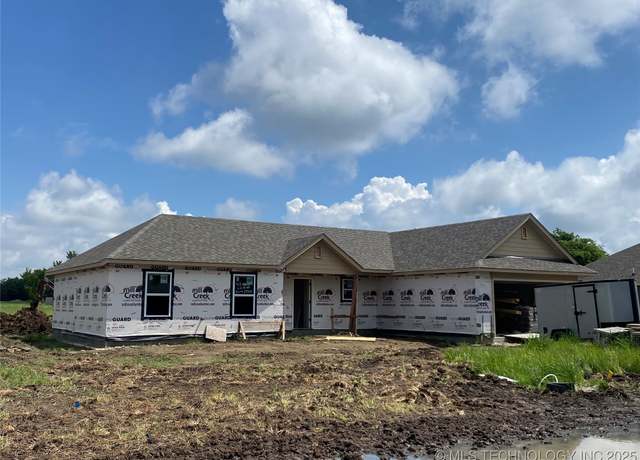 Property at 412 NW 7th St, Wagoner, OK 74467, 4 beds, 2 baths