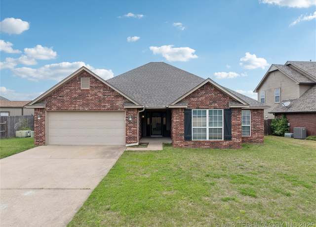 Property at 1905 Walnut Hill Ln, Claremore, OK 74019, 3 beds, 2 baths