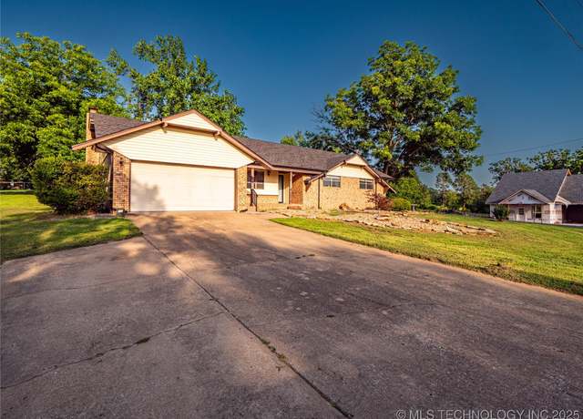 Property at 1826 W Mcgill, Eufaula, OK 74432, 3 beds, 2 baths