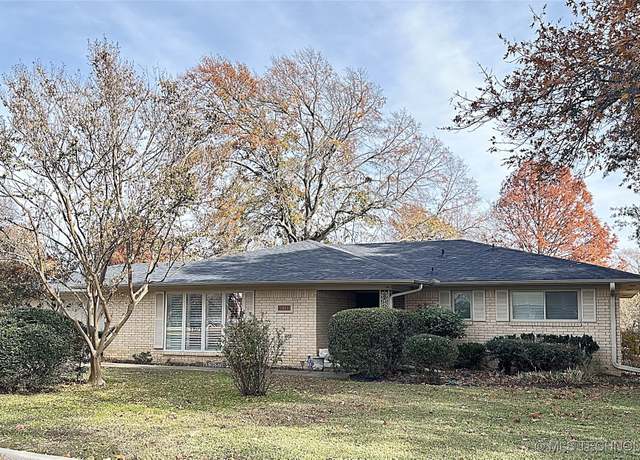 Property at 814 Pershing E, Ardmore, OK 73401, 4 beds, 2 baths