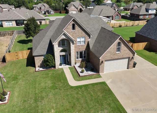Property at 1412 Richmond Dr, Fort Gibson, OK 74434, 5 beds, 3 baths