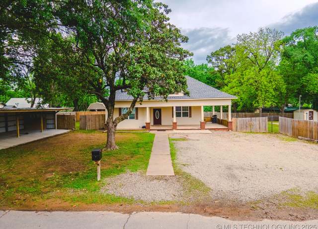 Property at 711 W Denton Ave, Sallisaw, OK 74955, 3 beds, 3 baths