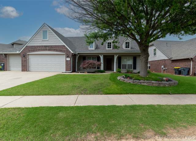 Property at 324 E 125th Pl S, Jenks, OK 74037, 4 beds, 3 baths