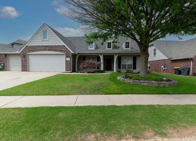 Property at 324 E 125th Pl S, Jenks, OK 74037, 4 beds, 3 baths