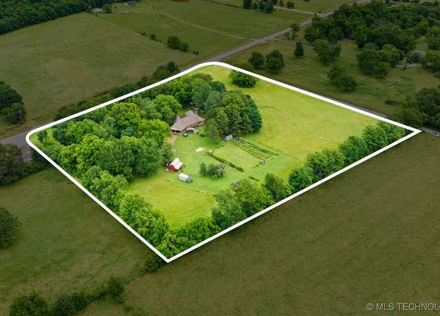 Property at 468918 Hwy 100, Stilwell, OK 74960, 3 beds, 2.5 baths
