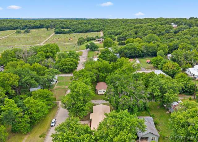 Property at 501 W 17th St, Pawhuska, OK 74056, 3 beds, 1.5 baths