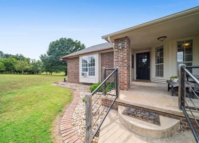 Property at 376034 E 1140 Rd, Okemah, OK 74859, 3 beds, 2.5 baths
