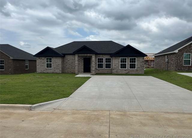 Property at 509 Sweet Pea Ln, Madill, OK 73446, 3 beds, 2 baths