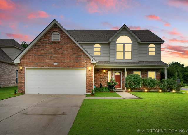 Property at 701 N Indianwood Ave, Broken Arrow, OK 74012, 4 beds, 2.5 baths