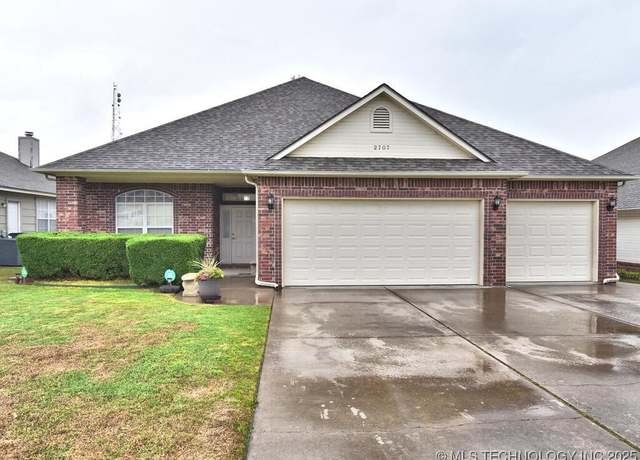 Property at 2707 S 80th EastAvenue, Tulsa, OK 74129, 3 beds, 2 baths