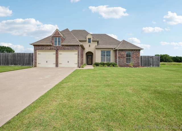 Property at 604 Club House Dr, Muskogee, OK 74403, 4 beds, 2 baths