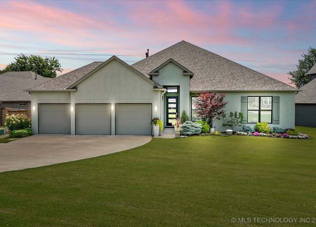 Property at 8701 E Hartford St, Broken Arrow, OK 74014, 3 beds, 2.5 baths