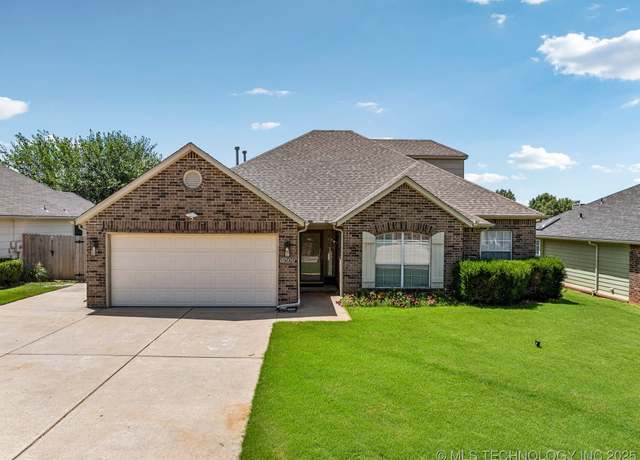 Property at 10306 E 114th Pl S, Bixby, OK 74008, 3 beds, 2.5 baths