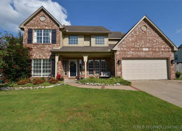 Property at 1105 S Umbrella Ave, Broken Arrow, OK 74012, 4 beds, 2.5 baths