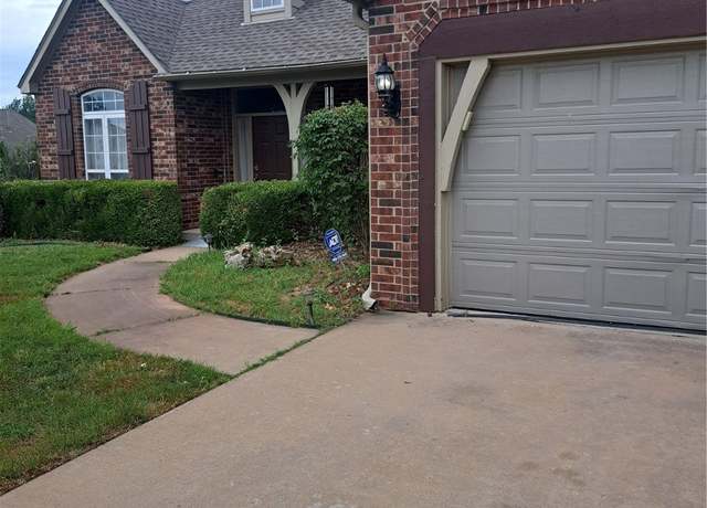Property at 4200 N Oak Ave, Broken Arrow, OK 74012, 4 beds, 3 baths