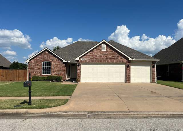 Property at 925 S 75th St, Broken Arrow, OK 74014, 3 beds, 2 baths
