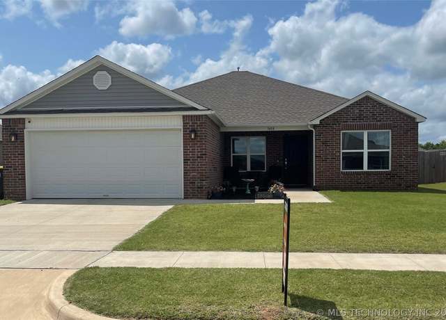 Property at 7408 E 159th St S, Bixby, OK 74008, 3 beds, 2 baths
