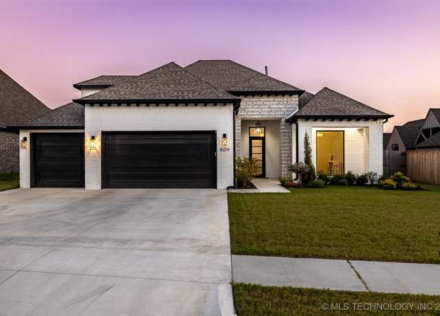 Property at 10214 122nd St S, Bixby, OK 74008, 4 beds, 3.5 baths