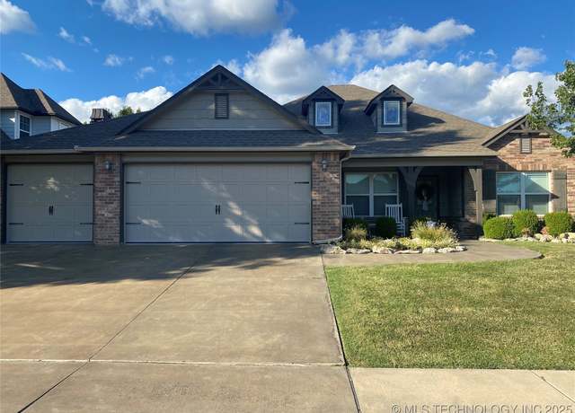 Property at 2025 E 134th St S, Bixby, OK 74008, 4 beds, 2 baths