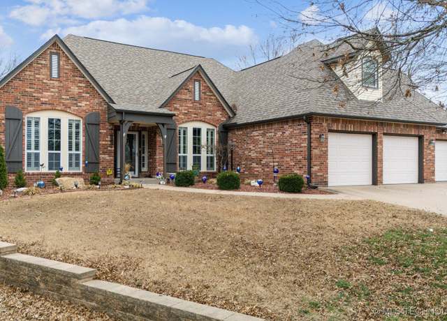 Property at 3203 Callaway Dr, Claremore, OK 74019, 4 beds, 3 baths