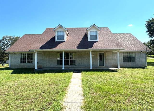 Property at 1207 Maple Ln, Stigler, OK 74462, 5 beds, 3 baths