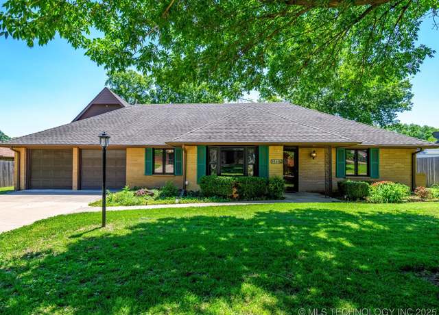 Property at 1044 Meadow Dr, Bartlesville, OK 74006, 5 beds, 4 baths