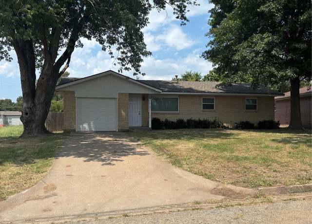 Property at 1436 E Moses St, Cushing, OK 74023, 4 beds, 2.5 baths