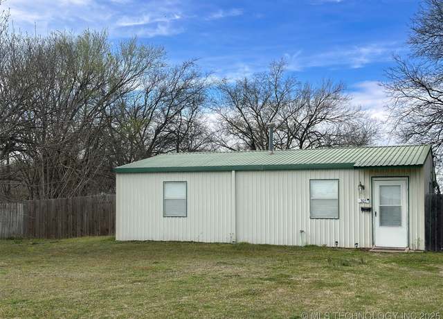 Property at 305 W Adler, Davis, OK 73030, 2 beds, 1 bath