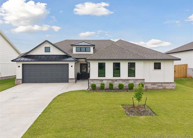 Property at 3117 W Winston St, Broken Arrow, OK 74011, 4 beds, 2 baths