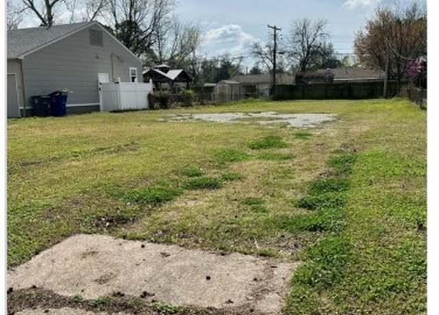 Property at 4749 S Boston Ave, Tulsa, OK 74105